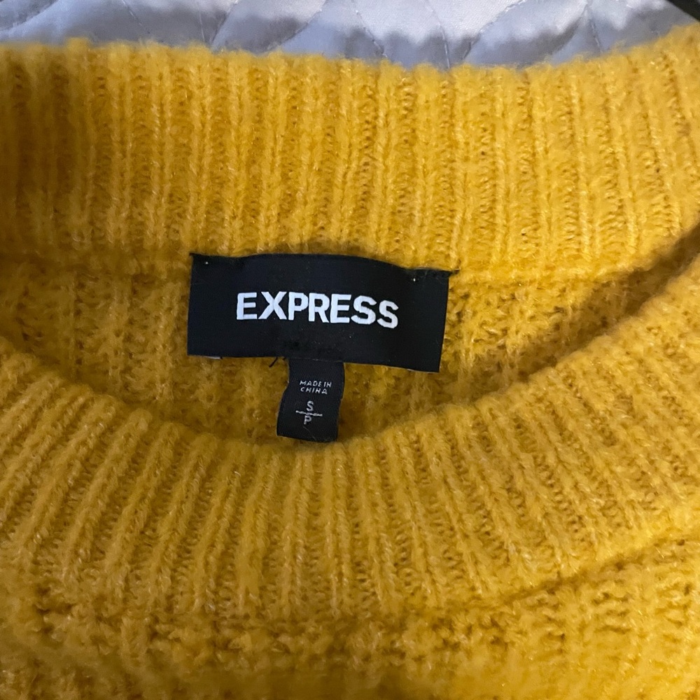 Yellow express sweater💛